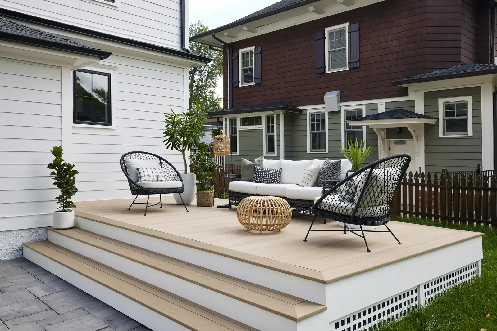 Best Paint Types for Decks and Fences